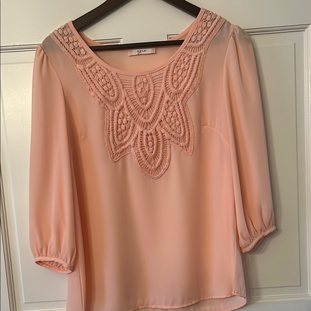 Elegant Peach Blouse with Lace Detail Excellent Condition